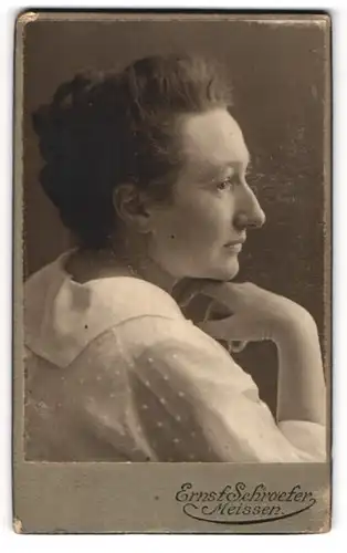 Fotografie Ernst Schroeter, Meissen, Portrait bürgerliche Dame mit Hochsteckfrisur