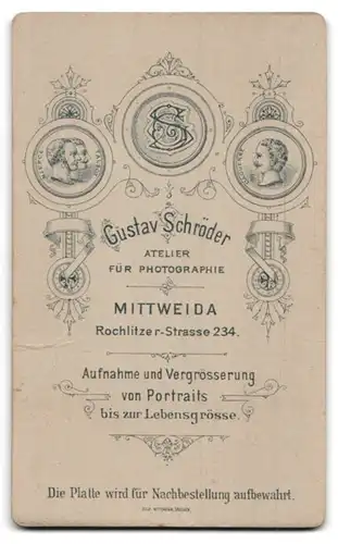 Fotografie Gustav Schröder, Mittweida, Portrait junge Dame im modischen Kleid mit Kreuzkette