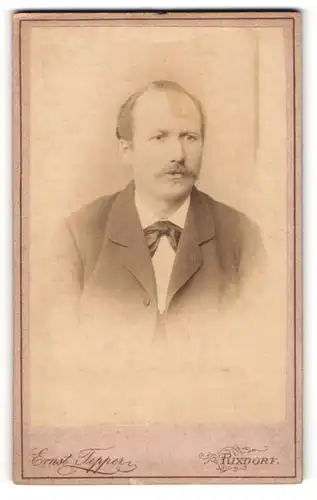 Fotografie Ernst Tepper, Berlin-Rixdorf, Portrait Herr mit Oberlippenbart