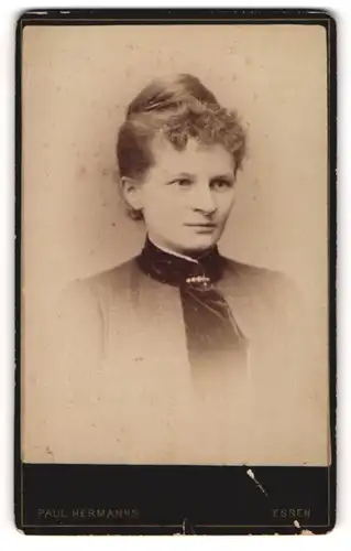 Fotografie Paul Hermanns, Essen a. d. Ruhr, Portrait junge Dame mit hochgestecktem Haar