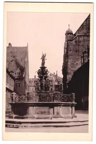 Fotografie unbekannter Fotograf, Ansicht Nürnberg, Tugendbrunnen