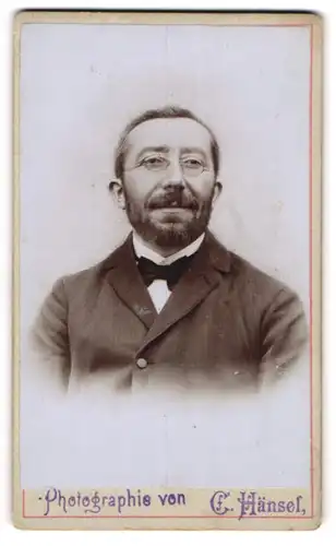 Fotografie C. Hänsel, Dresden, Portrait bürgerlicher Herr mit Brille und Vollbart