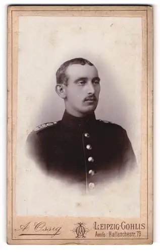 Fotografie A. Ossig, Leipzig-Gohlis, Portrait Soldat in Uniform mit Schnurrbart