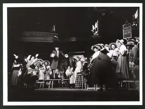 Fotografie Martha von Flotow im Redoutensaal der Wiener Staatsoper