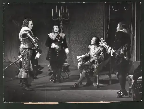 Fotografie Erstaufführung Cromwell von Mirko Jelusich im Burgtheater, Woester, Zeska, Hensings und Marr