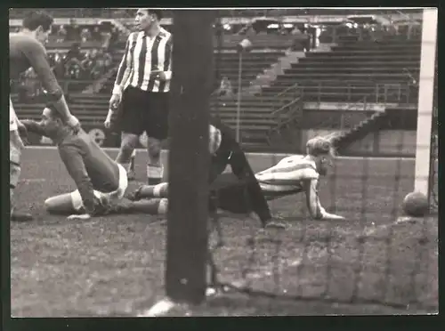 Fotografie Ansicht Wien, Fussballspiel Admira : Stuttgarter Kickers im Praterstadion