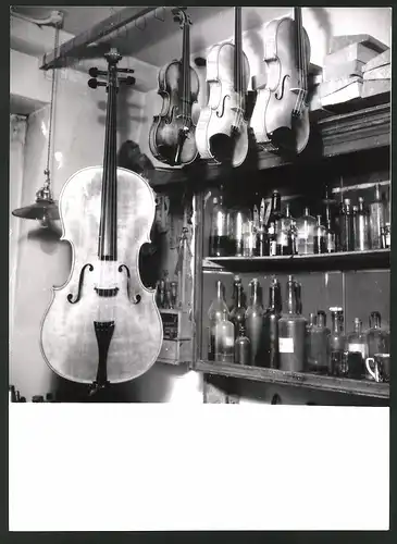 Fotografie Ansicht Klingenthal, Werkstatt eines Geigenbauers
