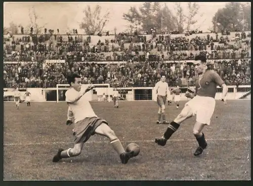 Fotografie Ansicht Wien, Fussballstädtespiel der B-Mannschaften Wien - Prag im Praterstadion