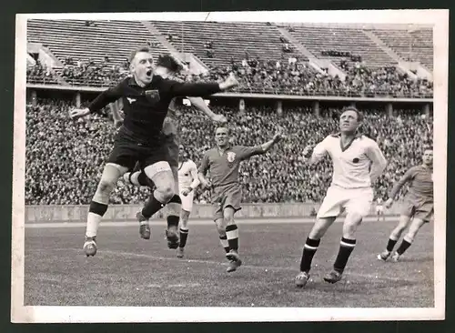 Fotografie Ansicht Berlin, Fussballspiel Berlin - Hamburg im Olympiastadion 1943