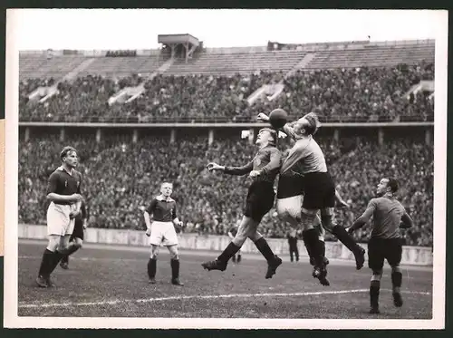 Fotografie Fussballspiel Dresdner SC : Tennis Borussia im Berliner Olympia Stadion 1941