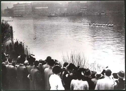 Fotografie Ansicht London, Ruderwettkampf Cambridge : Oxforf 1939