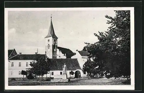 AK Bernartice, Kirche mit Statue