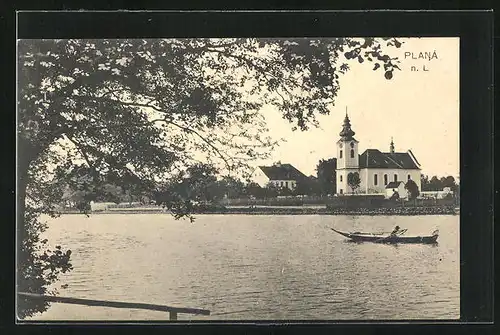 AK Plana n. L., Ortsansicht am Fluss mit einem Ruderboot