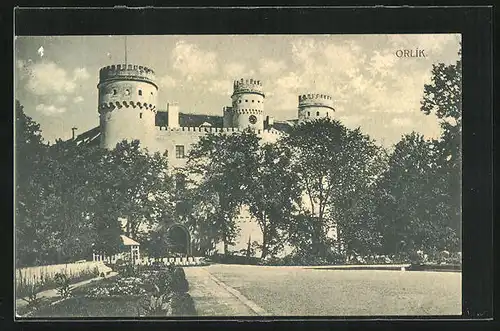 AK Orlik, Blick auf das Schloss am Eingang