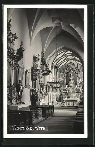 AK Bechyne, Kanzel und Altar in der Kirche