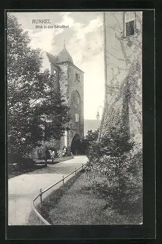 AK Runkel, Blick in den Schlosshof