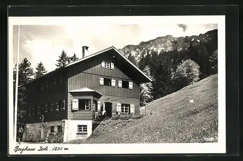 AK Oberjoch, Gasthaus Isele vor Alpenkulisse