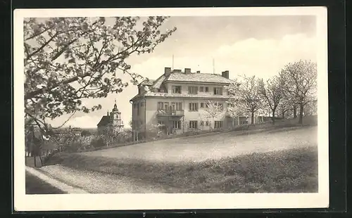 AK Slatinice, Hotelem Foltyn, Hotel Foltyn in der Frühlingssonne