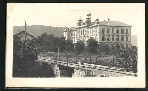 AK Hranice na Morave, Blick auf ein grosses Gebäude