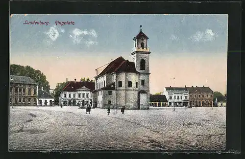 AK Lundenburg, Ringplatz mit Kirche und Passanten