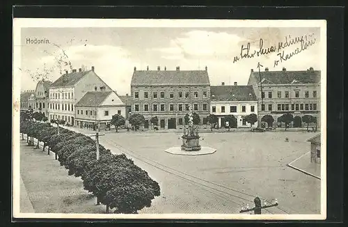 AK Göding / Hodonin, Marktplatz mit Kriegerdenkmal aus der Vogelschau