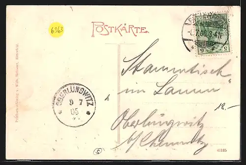 Lithographie Bitterfeld, Knaben verstecken sich in grossen Rohren, Fabrik und Stadt im Hintergrund