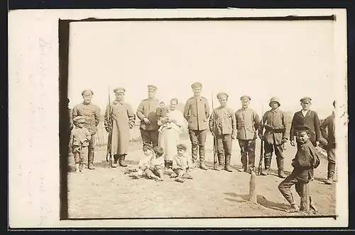 Foto-AK Friedensschluss 1918, Soldatenverbrüderung