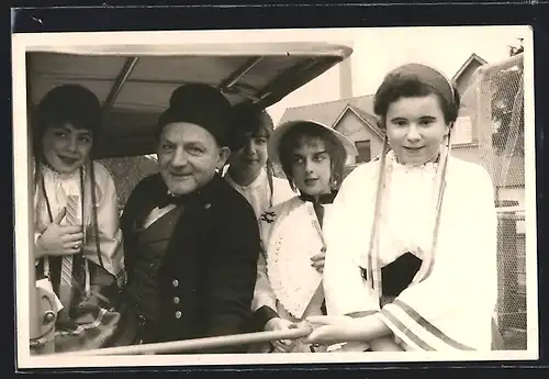 Foto-AK Kappelrodeck, Fastnacht 1953, Teilnehmer im Kostüm