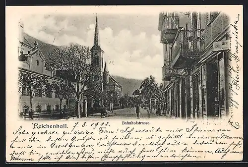 AK Bad Reichenhall, Bahnhofstrasse mit Kirchturm