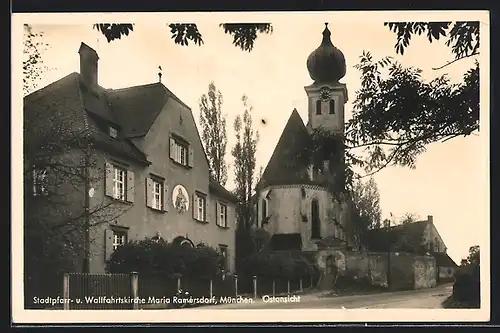 AK München-Ramersdorf, Stadtpfarr- und Wallfahrtskirche Maria Ramersdorf mit Pfarrhaus, Ostansicht