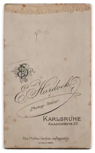 Fotografie E. Hardock, Karlsruhe, Beamter in Uniform mit Emblem am Revers