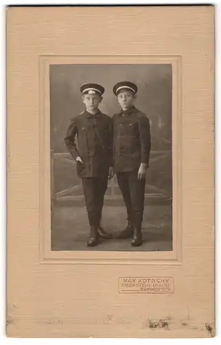Fotografie Max Kotschy, Oberstein / Nahe, zwei junge Knaben Hermann & Wilhelm als Pennäler der Ober-Realschule