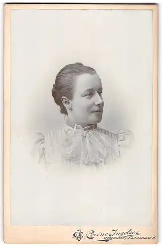 Fotografie Corine Ingelse, Utrecht, Elisabeth von Heijst-Engelmann, Tochter des Biologen Theodor Wilhelm Engelmann