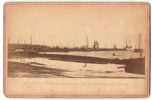 Fotografie W. Koehne & Co., Ansicht Baku, Hafen Verladeanlage der Naphta Gesellschaft Gebr. Nobel Branobel, 1882