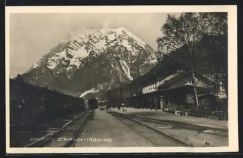 AK Stainach-Irding, Eisenbahnzug hält im Bahnhof