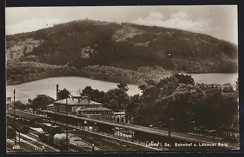 AK Löbau i. Sa., Bahnhof und Löbauer Berg