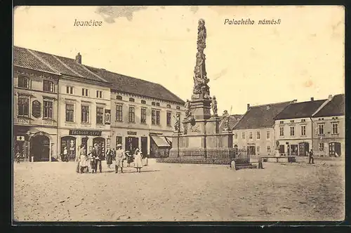 AK Ivancice, Marktplatz mit Denkmal