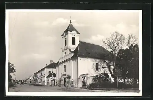 AK Zarosice, Kirche mit Strassenpartie