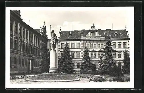 AK Kyjov, Gymnasium a chlapecka skola