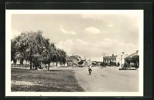 AK Mikulcice, Strasse am Ortseingang