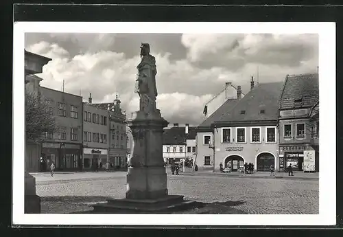 AK Wischau / Vyskov, Platz mit Statur, Drogerie und Kreditanstalt