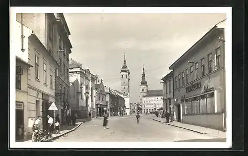 AK Wischau / Vyskov, Strassenpartie mit Geschäften