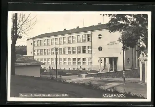 AK Oslavany, Schule im Sonnenschein