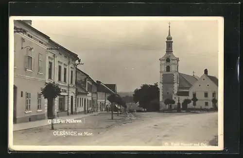 AK Olesnice na Mor., Strassenpartie mit Blick zur Kirche