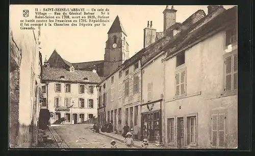 AK Saint-Seine-l`Abbaye, Un Coin du Vilage, Rue du Général Dufour