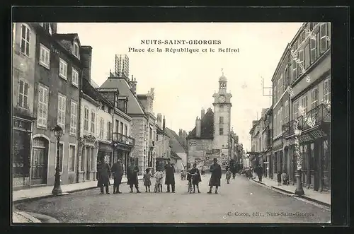 AK Nuits-Saint-Georges, Place de la République et le Beffroi