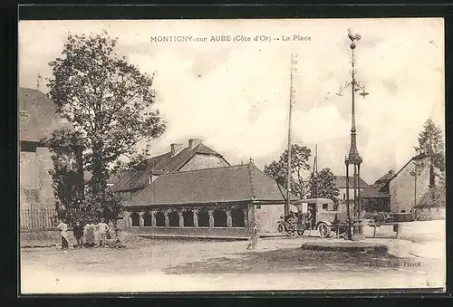 AK Montigny-sur-Aube, La Place, Auto