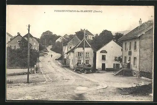 AK Pierrefontaine-les-Blamont, Strassenpartie mit Blick zum Café-Restaurant