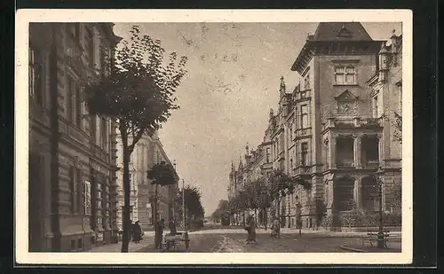 AK Troppau, Olmützer Strasse mit Passanten