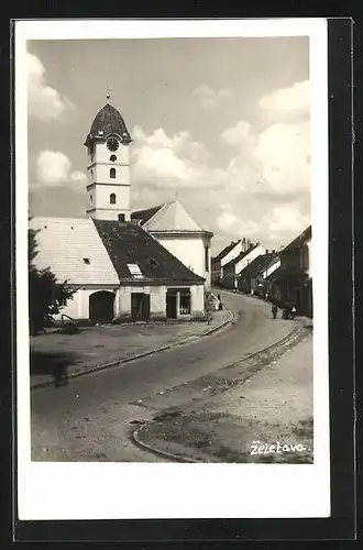 AK Zeletava, Häuser an der Kirche